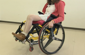 車輪を自力で上げている1