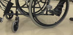 介助用車いすのステッピングバー