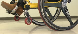 車輪を自力で持ち上げる
