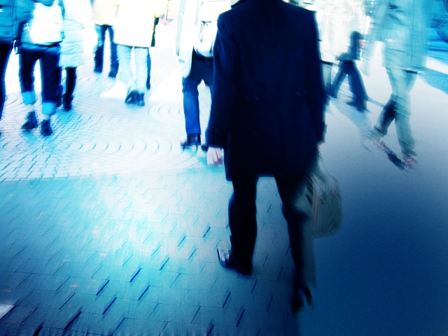 人々が行き交う雑踏