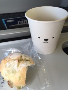コンソメスープと枝豆パン